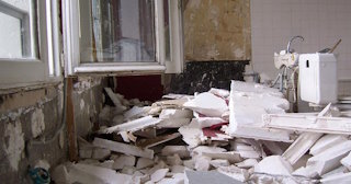 Демонтаж хрущевки в Кушве - удаление старых полов и стен по выгодной цене от 1738 рублей.